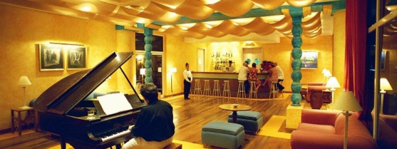 Lobby bar