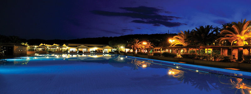 Отель Atahotel Tanka Village Resort - Бассейн ночью